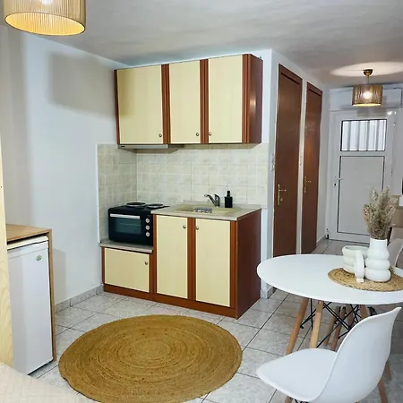 Adoms Rooms Orfanion Exterior photo